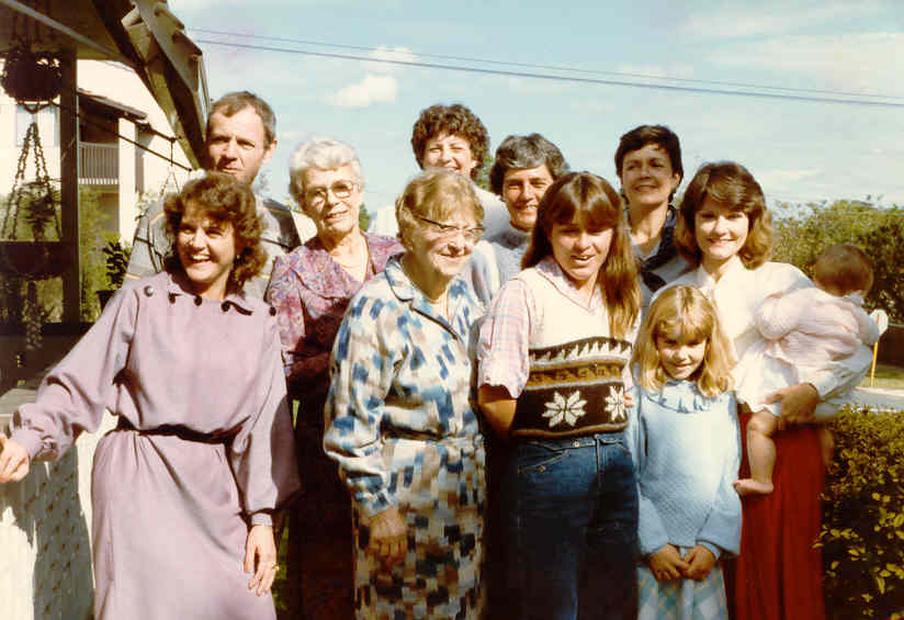 Back Row: Anthony, Ethel, Angela, Mary Liz. Front Row : Carolyn, Aunt Tril, Heather Campbell, Katy, Jodi and Megan Cooper.